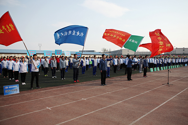 旌旗招展,共宣誓词.jpg 旌旗招展,共宣誓词.jpg