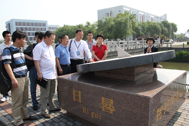 黄桂众校长介绍校园文化.jpg