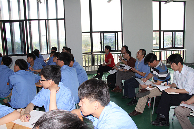 观摩一体化教学.jpg
