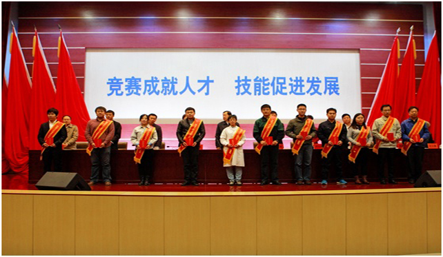 4陈建坤等11名冠军选手上台授奖.jpg