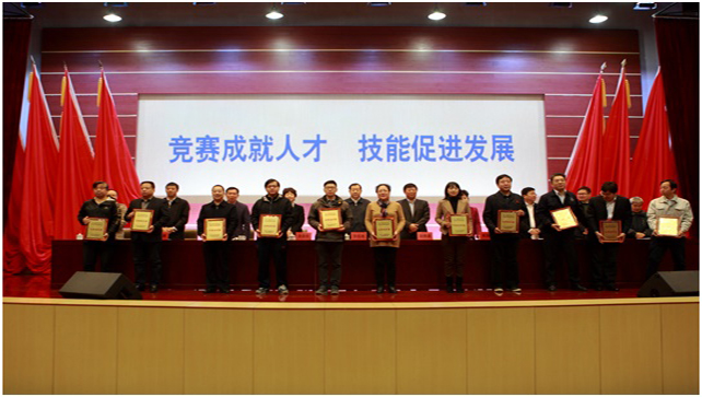 5童华强院长代表学院被授予“优秀组织奖”.jpg