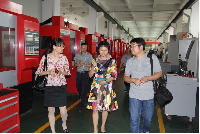 参观中山市技师学院实训车间.jpg