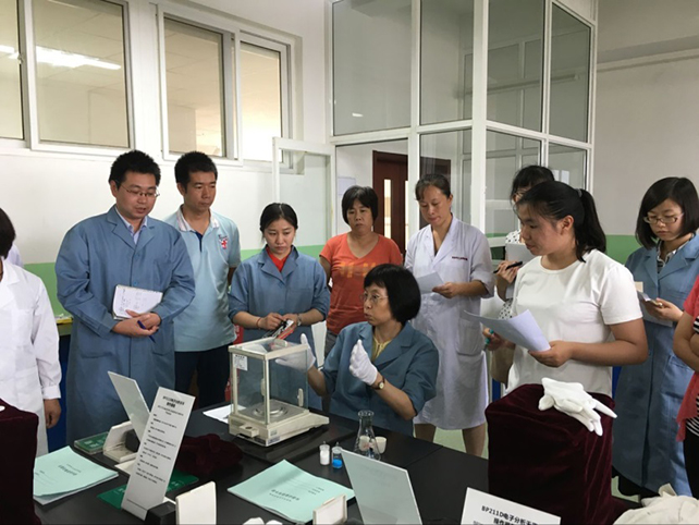 廖教授讲解电子天平使用规范.jpg