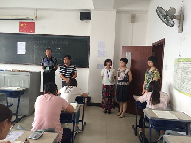 图1:技师学院院长包英华(左起第四人)老师,副院长熊军权(左起第二人).jpg 图1:技师学院院长包英华(左起第四人)老师,副院长熊军权(左起第二人).jpg