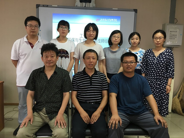 图1、参会人员合影.jpg