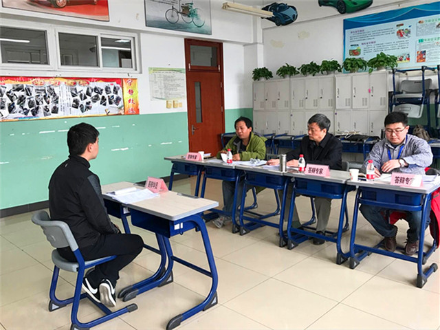 图4 学生答辩现场.jpg