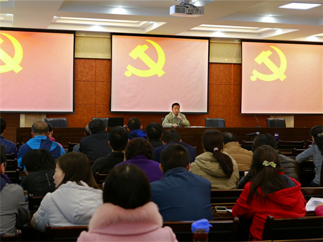 图一 学院党委副书记仪忠主持集中学习.JPG