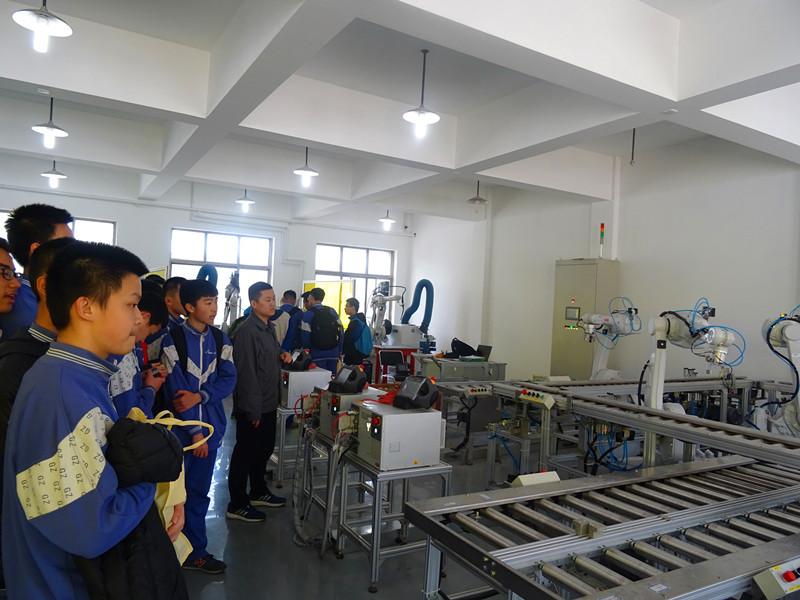机器人操作体验.JPG