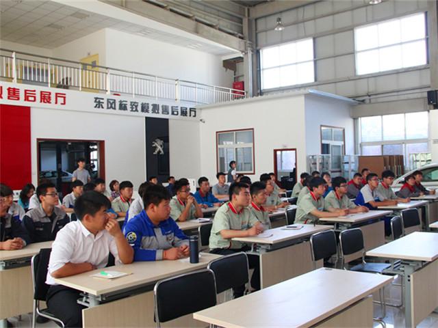 学生干部参加培训.JPG