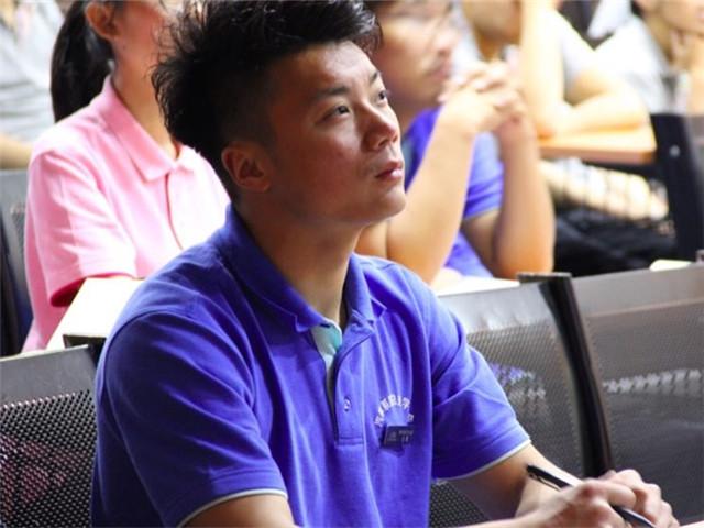图2学生们认真听讲。.jpg