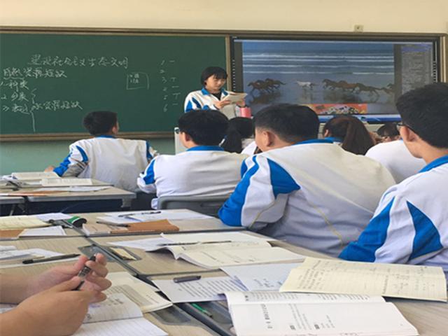 图2学生老师互动.jpg