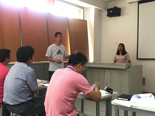 图1 参赛选手骆无瑕与其指导老师.jpg