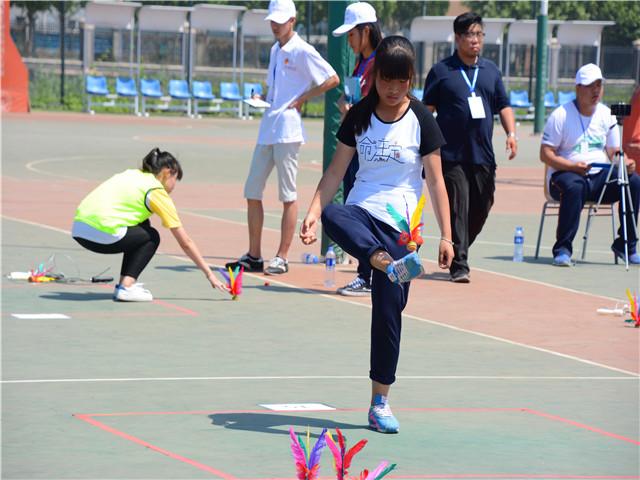 图十中级工女子踢毽.jpg