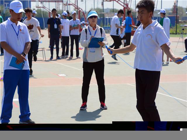 图五裁判岳芳老师.jpg