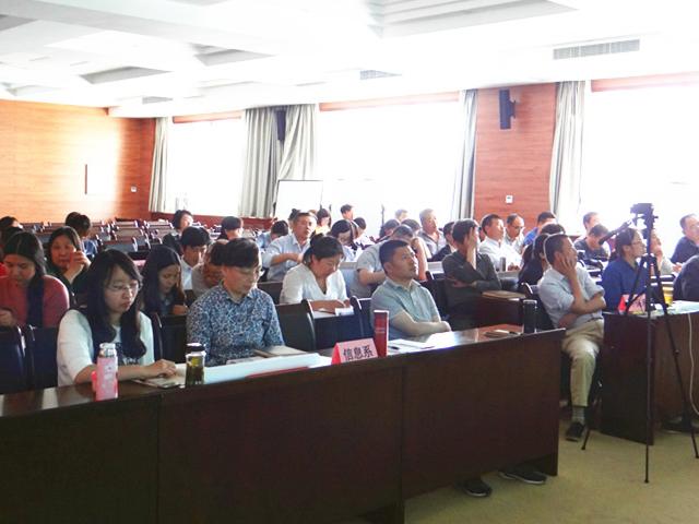图一参加培训教师_副本.jpg