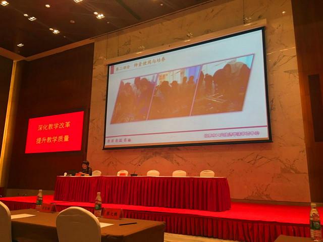 成教部孙惠主任正在汇报工作.jpg