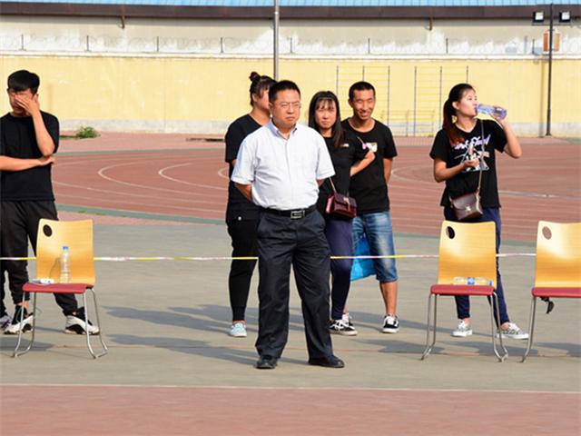 2领导观看比赛.jpg