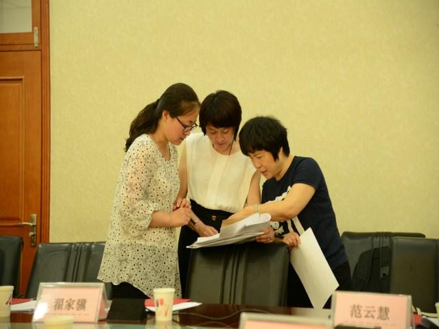 图4.激烈讨论.JPG