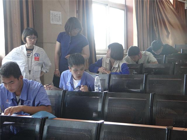 图二 数控系肖媛媛老师  周铭老师莅临现场.JPG