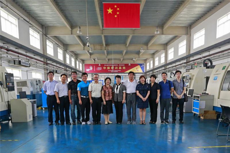图1 各级领导看望中华台北专家教练.JPG