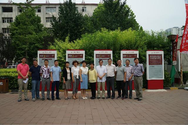 3、合影留念.jpg 3、合影留念.jpg