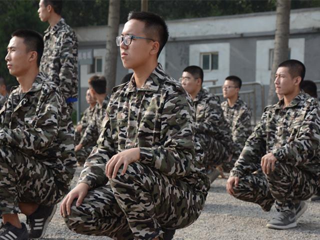 图十 学生军训_副本.jpg